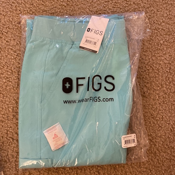 New Figs Axim Cargo Scrub pants in hunter green and aqua - Picture 4 of 5